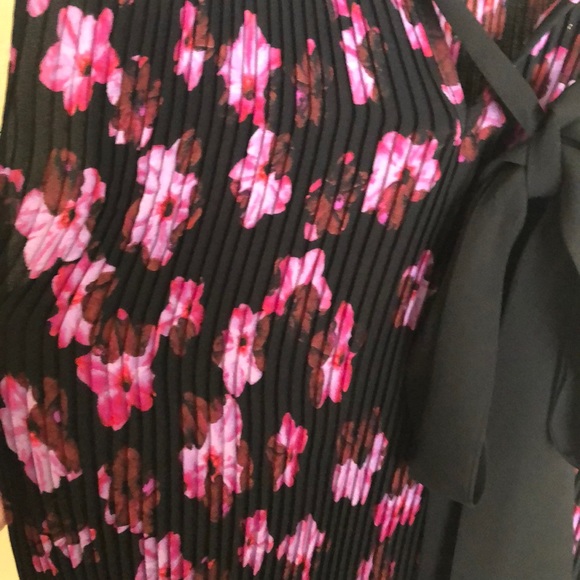 Top - Picture 2 of 4